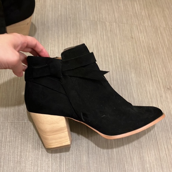 EUC Free People vegan suede heeled ankle booties In Black Color Size 10 - Picture 14 of 15